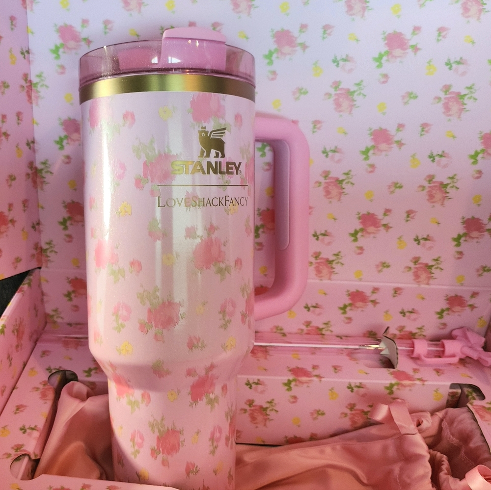 Stanley X LoveShackFancy Ibiza Sunset Quencher H2.0 Flowstate Tumbler 40 oz - Picture 9 of 10